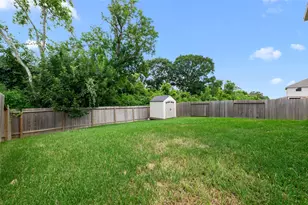 4414 W Bayou Maison Cir, Dickinson, TX 77539 - Photo 27