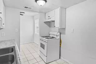 9706 Farragut St, Houston, TX 77078 - Photo 5