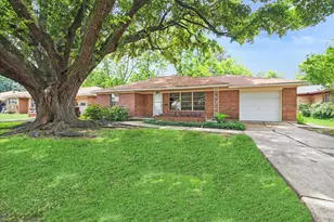 225 W Spreading Oak Dr, Houston, TX 77076 - Photo 1