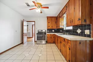 225 W Spreading Oak Dr, Houston, TX 77076 - Photo 5