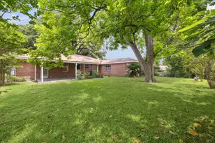 225 W Spreading Oak Dr, Houston, TX 77076 - Photo 9