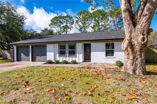 3426 E Meadow Ln, Dickinson, TX 77539 - Photo 1