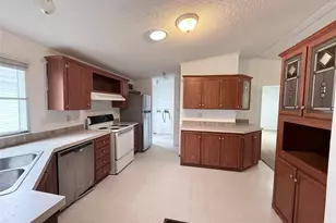 13416 Commander Cir, Willis, TX 77318 - Photo 5