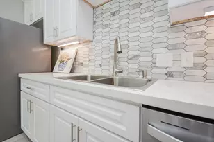 147 S 66th St, Houston, TX 77011 - Photo 15