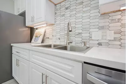 147 S 66 Street, Houston, TX 77011 - Photo 15