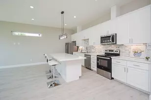 147 S 66th St, Houston, TX 77011 - Photo 13