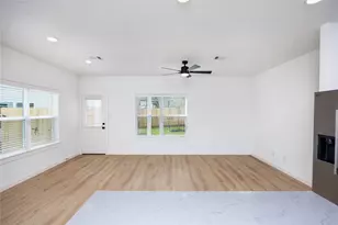 2031 Longmire Villas Ct, Conroe, TX 77304 - Photo 15