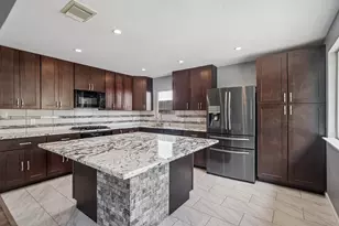 11026 Green Arbor Dr, Houston, TX 77089 - Photo 7