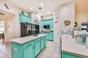 1010 Hyland Ln, League City, TX 77573 - Photo 9