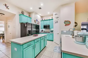 1010 Hyland Ln, League City, TX 77573 - Photo 9