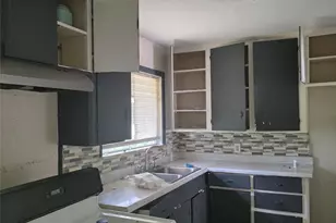 10118 Lafferty Oaks St, Houston, TX 77013 - Photo 5