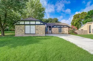 13215 Bunker Hill Dr, Willis, TX 77318 - Photo 3