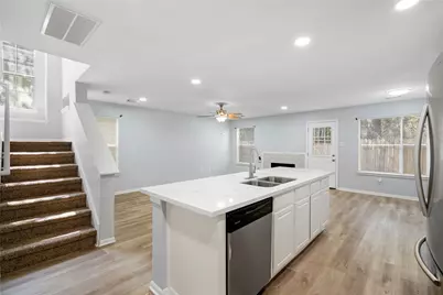 38 N Walden Elms S, The Woodlands, TX 77382 - Photo 5