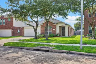 2606 Cypress Springs Dr, Pearland, TX 77584 - Photo 3