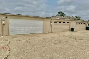 495 Yorktown Ln, Beaumont, TX 77707 - Photo 33