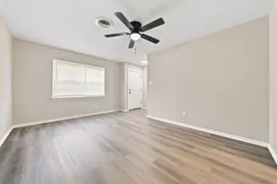 5806 Clarewood Dr, Houston, TX 77081 - Photo 9