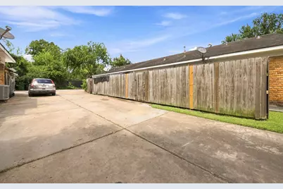 5806 Clarewood Drive #A, Houston, TX 77081 - Photo 5