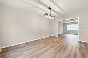 5806 Clarewood Dr, Houston, TX 77081 - Photo 13
