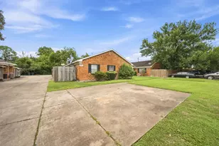 5806 Clarewood Dr, Houston, TX 77081 - Photo 3