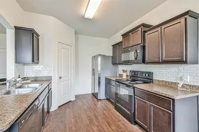 2050 Wilde Elm Drive, Houston, TX 77090 - Photo 5