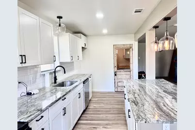 2403 Heather Street, Highlands, TX 77562 - Photo 5