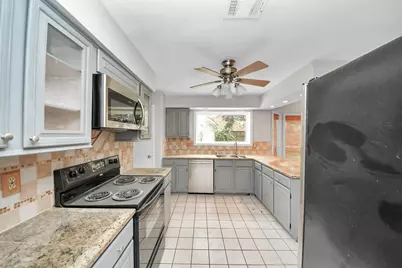 4330 Meadow Springs Drive, Houston, TX 77339 - Photo 9