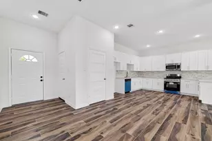 8628 Scott St, Houston, TX 77051 - Photo 5