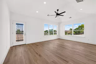 518 E 32nd St, Houston, TX 77018 - Photo 9
