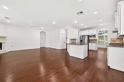 138 S Sawbridge Circle, Spring, TX 77389 - Photo 7