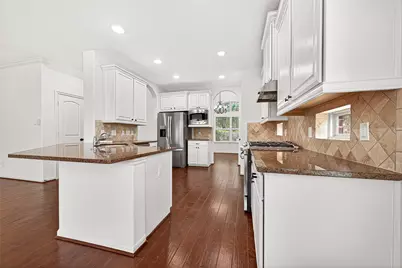 138 S Sawbridge Circle, Spring, TX 77389 - Photo 15