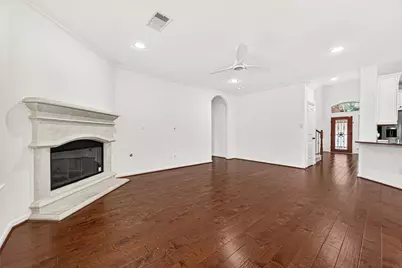 138 S Sawbridge Circle, Spring, TX 77389 - Photo 11