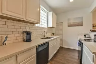 1515 19th St, Galveston, TX 77550 - Photo 27