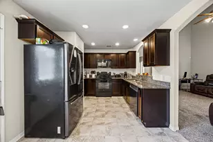 5604 S Buffalo Cir, Willis, TX 77378 - Photo 9