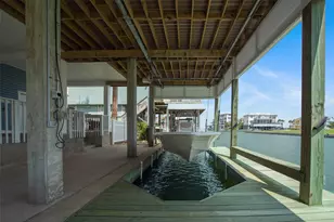 318 Sunset Cir, Tiki Island, TX 77554 - Photo 39