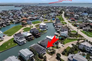 318 Sunset Cir, Tiki Island, TX 77554 - Photo 43