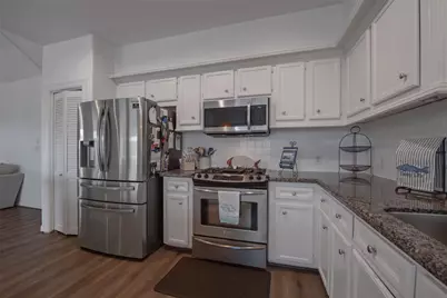 318 Sunset Circle, Tiki Island, TX 77554 - Photo 11