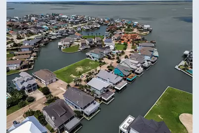 318 Sunset Circle, Tiki Island, TX 77554 - Photo 35