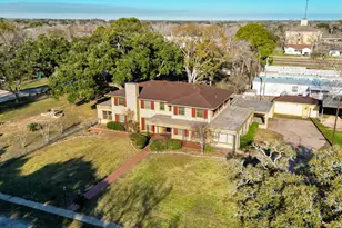 208 West Putnum Ave, Ganado, TX 77962 - Photo 27