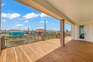 2200 Crab St, Crystal Beach, TX 77650 - Photo 5
