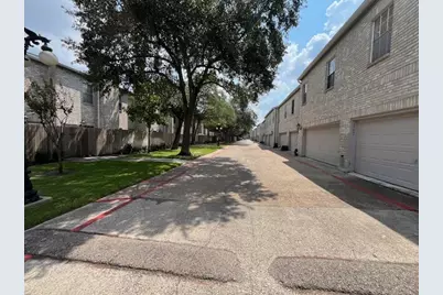 17585 Red Oak Drive #7585, Houston, TX 77090 - Photo 3