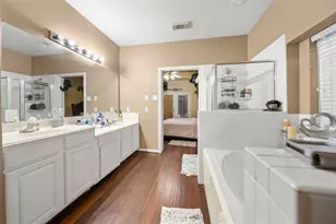 1605 Gatecreek Dr, Pearland, TX 77581 - Photo 9