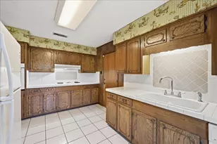 8600 Friartuck Dr, Orange, TX 77632 - Photo 9