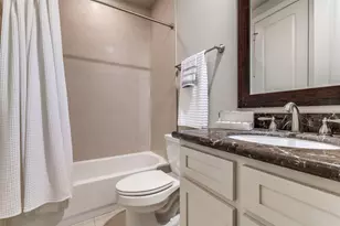1709 Ashland St, Houston, TX 77008 - Photo 9