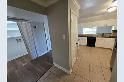 5661 Birchmont Drive #E, Houston, TX 77091 - Photo 5