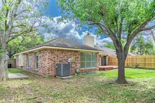 16342 Maple Downs Ln, Sugar Land, TX 77498 - Photo 3