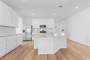 1523 Splashing Wave Dr, Iowa Colony, TX 77583 - Photo 7