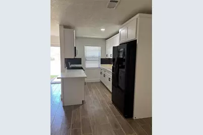608 Circle Way, Alvin, TX 77511 - Photo 3