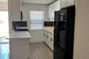 608 Circle Way, Alvin, TX 77511 - Photo 3