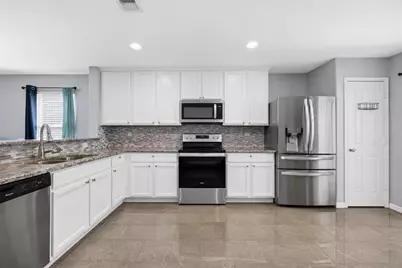 16454 Peyton Stone Circle, Houston, TX 77049 - Photo 7
