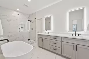 243 Rebecca St, Houston, TX 77022 - Photo 15